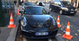 Француз бросил Porsche на улице и ушел танцевать. Приехала полиция и взорвала машину
