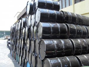 ЕС смягчил запрет на поставки нефтепродуктов в Сирию. Совет Евросоюза разрешил закупки горюче-смазочных материалов «для нужд гуманитарных организаций и оказания помощи населению»