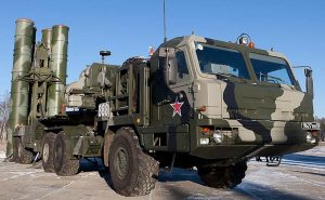 На северо-западе России на опытно-боевое дежурство заступили ЗРК С-400 «Триумф»