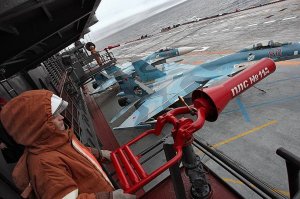 В крушении Су-33 ищут человеческий фактор