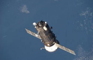 Космический грузовик "Прогресс" упал после того, как его догнала и ударила не отключившаяся третья ступень - источник