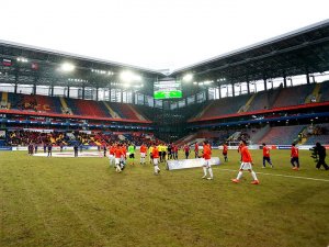 Глаза б не видели. Как наш футбол теряет зрителей на аренах и ТВ