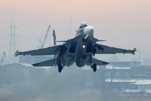 На Балтфлот прибыл первый новейший истребитель Су-30СМ