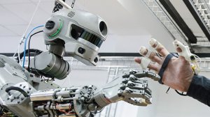 Россия будет отправлять в космос киборгов