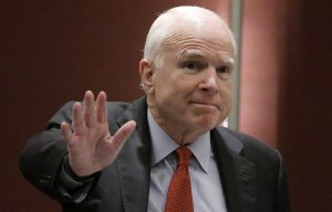 Маккейн обвинил военных США в растрате $1 млн на казино и стрип-клубы