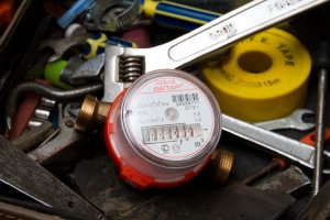 Вычеркнут из квитанции (Управдомам запретят выставлять счета за коммунальные услуги)