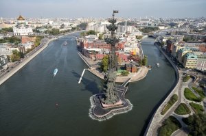 "Прекрасный в своем уродстве": иностранцы оценили "источник стыда и смеха для москвичей"