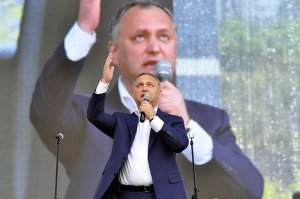 С резиденции нового президента Молдавии Игоря Додона сняли флаг ЕС