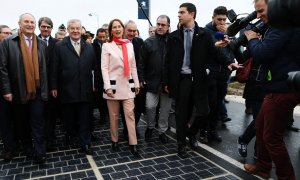 Франция первая в мире открывает дорогу из солнечных панелей