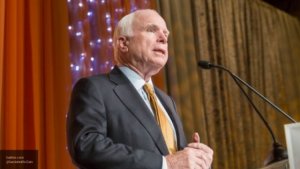 #McCainDidIt. Лучший помощник Советского Союза в период холодной войны Джон Маккейн получил военный орден в Эстонии