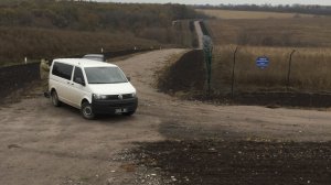 "Эта "Стена" уже вся в дырах от кабанов, а вы говорите танки!" (Корреспондент "Страны" съездил на границу Харьковской области, чтобы собственными глазами увидеть воспетый Яценюком "Европейский вал")