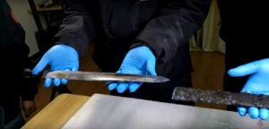 Китайские археологи обнаружили меч возрастом 2,3 тысячи лет