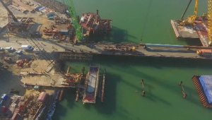 Министр транспорта: строительство Керченского моста подходит к середине