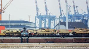 ["Конфронтационные схемы безопасности"] В Германии началась разгрузка бронетанковой бригады США