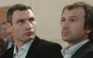 Тупой и еще тупее: США в преемники Порошенко готовят Кличко или Вакарчука