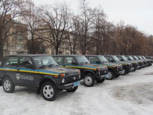 Украинская полиция получила российские автомобили «Нива» (Руководство украинской полиции посчитало, что лучше маленькая "зрада", чем неоправданные финансовые затраты)