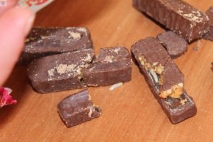 В Иркутске выясняют, как черви попали в новогодние подарки от губернатора