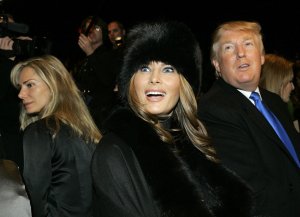 Российская певица Вика Цыганова отправила подарок Меланье Трамп — жакет из соболя и кашемира, который она сшила сама и назвала «Душегрейка»: он согреет душу Первой леди США в трудные минуты