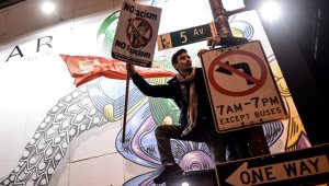 В Вашингтоне мужчина пытался поджечь себя в знак протеста против избрания Трампа