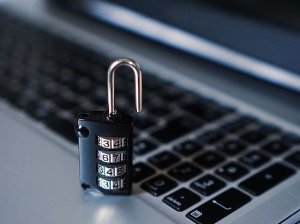 [«Это война»] Роскомнадзор пообещал работающим в РФ американским СМИ «предпринять активные ответные меры» из-за ограничения работы Russia Today до 10:25 мск 21 января - времени инаугурации Трампа