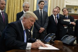 Трамп подписал указ о выходе США из Транстихоокеанского партнерства