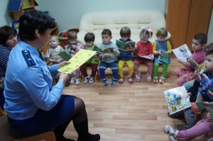 Смоленской транспортной прокуратурой проведены занятия по правилам безопасного поведения детей на железной дороге