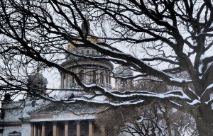 Суд отказался принять иск к Смольному по поводу передачи Исаакия РПЦ