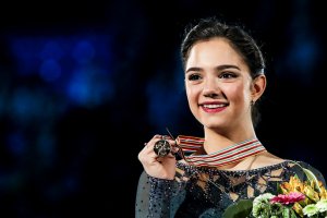 На вершине мира: Медведева выиграла чемпионат Европы с двумя мировыми рекордами