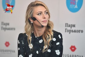 Мария Шарапова презентовала школу воздушной гимнастики в парке Горького