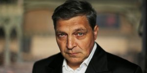 Невзоров назвал происходящее в Донбассе «позором русской армии», который он наблюдает не без удовольствия. Его подход обусловлен опытом создания Приднестровской республики