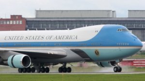 ABC: в США расследуют опасное сближение президентского борта с другим самолетом