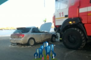 Пожарная машина смяла иномарку, которая ее не пропустила на дороге