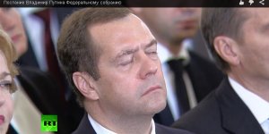 СМИ: в Китае наказали шесть чиновников за сон на встрече по борьбе с ленью