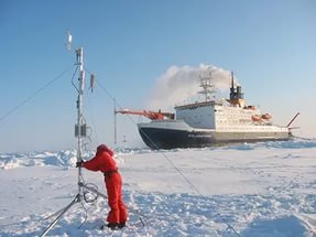 Ученые возложили основную вину за потепление в Арктике на российский транспорт