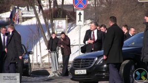 Вали отсюда: толпа в Киеве освистала Порошенко