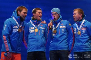 На церемонии награждения биатлонистов на ЧМ перепутали российский гимн