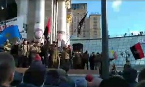 В Киеве идет митинг радикалов, звучат угрозы в адрес Порошенко и Ахметова