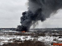 На рынке в Мытищах сгорел ангар с линолеумом: площадь пожара достигает 4000 кв. м