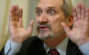 TVN24: русофобские заявления министра обороны заставили Польшу схватиться за голову