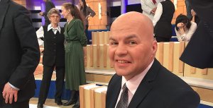 Зачем на ТВ гоняют Лысого?
