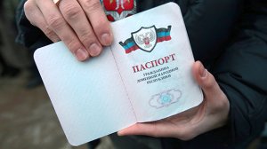 Иностранцы получают паспорта ДНР и ЛНР