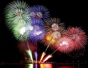 23 февраля с 21:00 до 21:10 72 салютные установки сделают 10 тысяч выстрелов разукрасив ночное московское небо орхидеями и хризантемами - Минобороны России