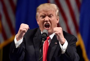 Трамп обвинил Обаму в организации утечек в СМИ