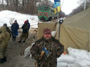 Идет жесткая зачистка «ветеранов АТО», блокирующих Донбасс, сообщается о рукопашном бое