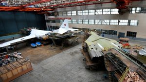 В России создан полноразмерный макет будущего стратегического бомбардировщика  (Ожидается, что первый опытный образец бомбардировщика поднимется в воздух на рубеже 2025 года)