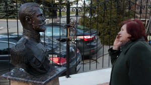 Епархия не подтвердила слова Поклонской о мироточении бюста Николая II