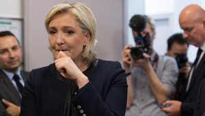 У Еврокомиссии нет "плана Б" на случай победы Ле Пен на выборах во Франции