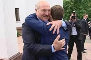 Лукашенко жестко ответил Медведеву на фатальную газовую угрозу