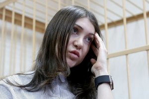 [Упала, отжалась] Суд приговорил Багдасарян к году исправительных работ за подделку больничного