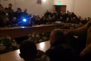 Радикалы ворвались в здания облгосадминистраций на западе Украины